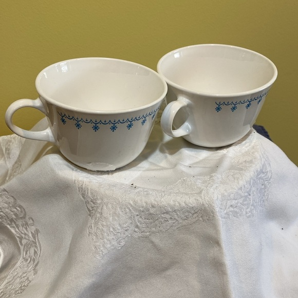 Correlle by Corning teacups(2) pristine condition - snowflake pattern - Picture 3 of 5